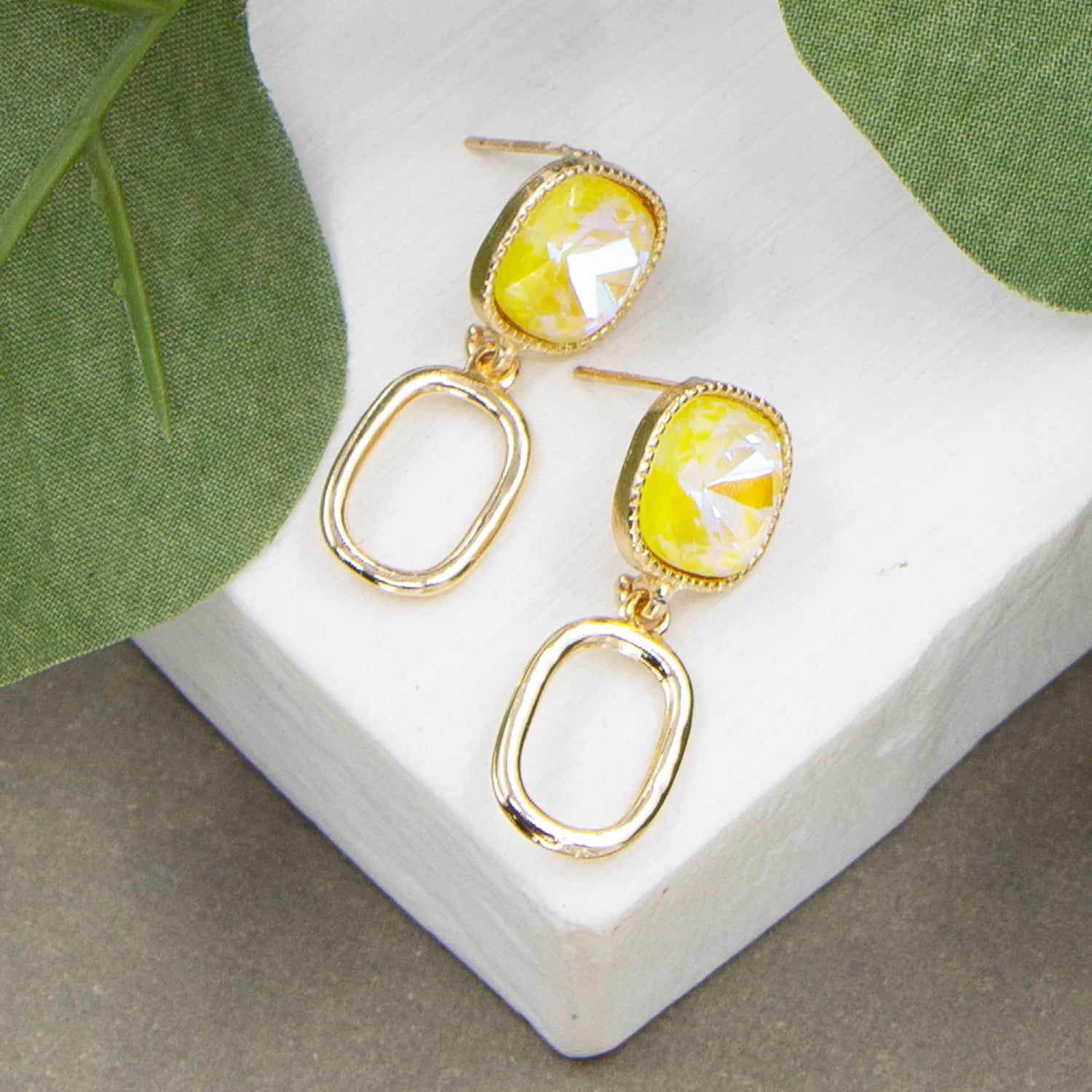 Champagne resin stud with open oval drop earrings