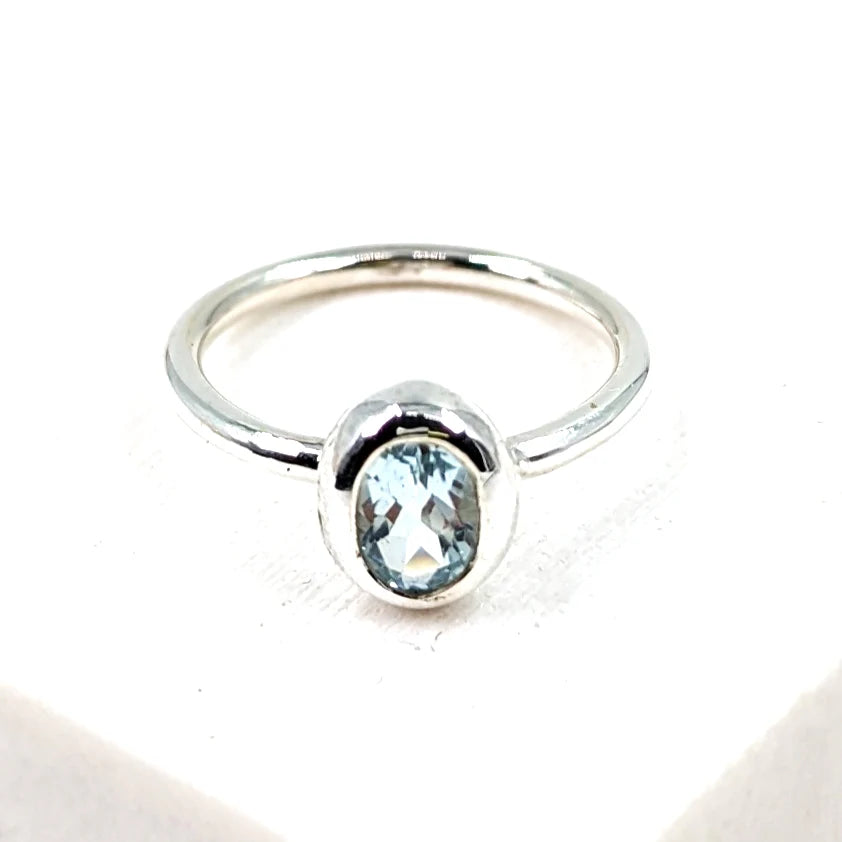 Oval blue topaz 925 silver ring