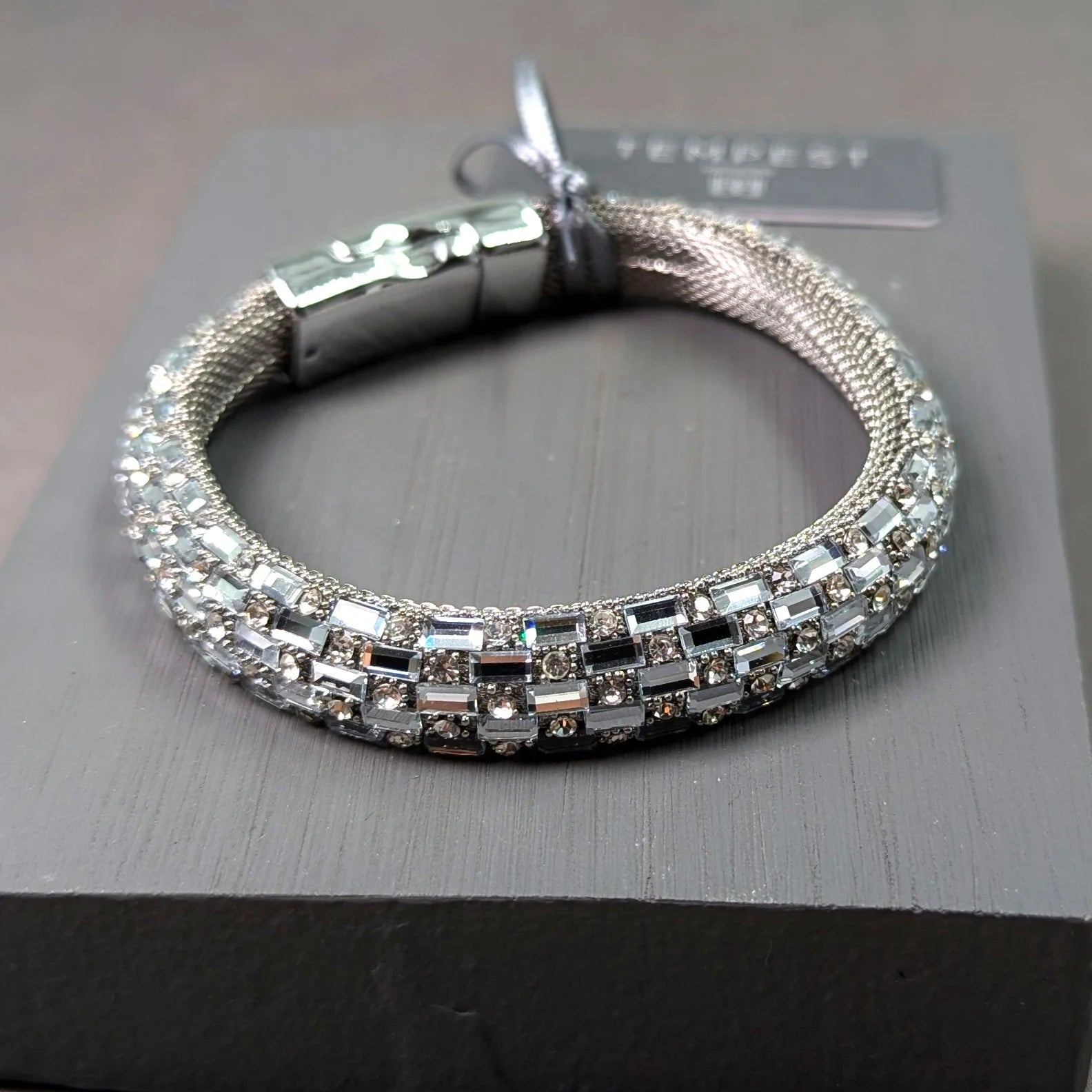 Baguette crystal classic bracelet with magnetic clasp
